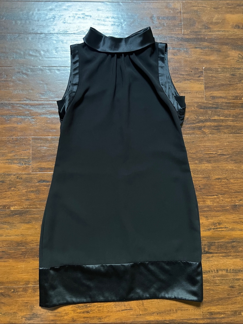 Simply Vera Vera Wang Sleeveless Black Shift Dress with Satin Trim Size 12